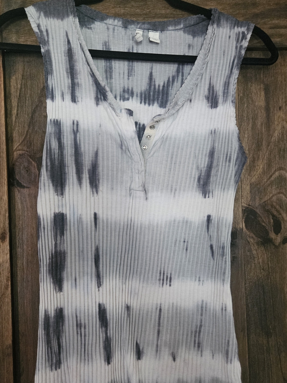Sleeveless Ribbed Tie-Dye Henley Tank Top - Gray/White